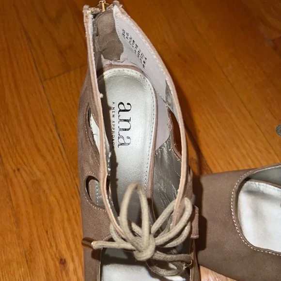 ANA Tan Lace Heels Size 7.5 - Picture 2 of 5